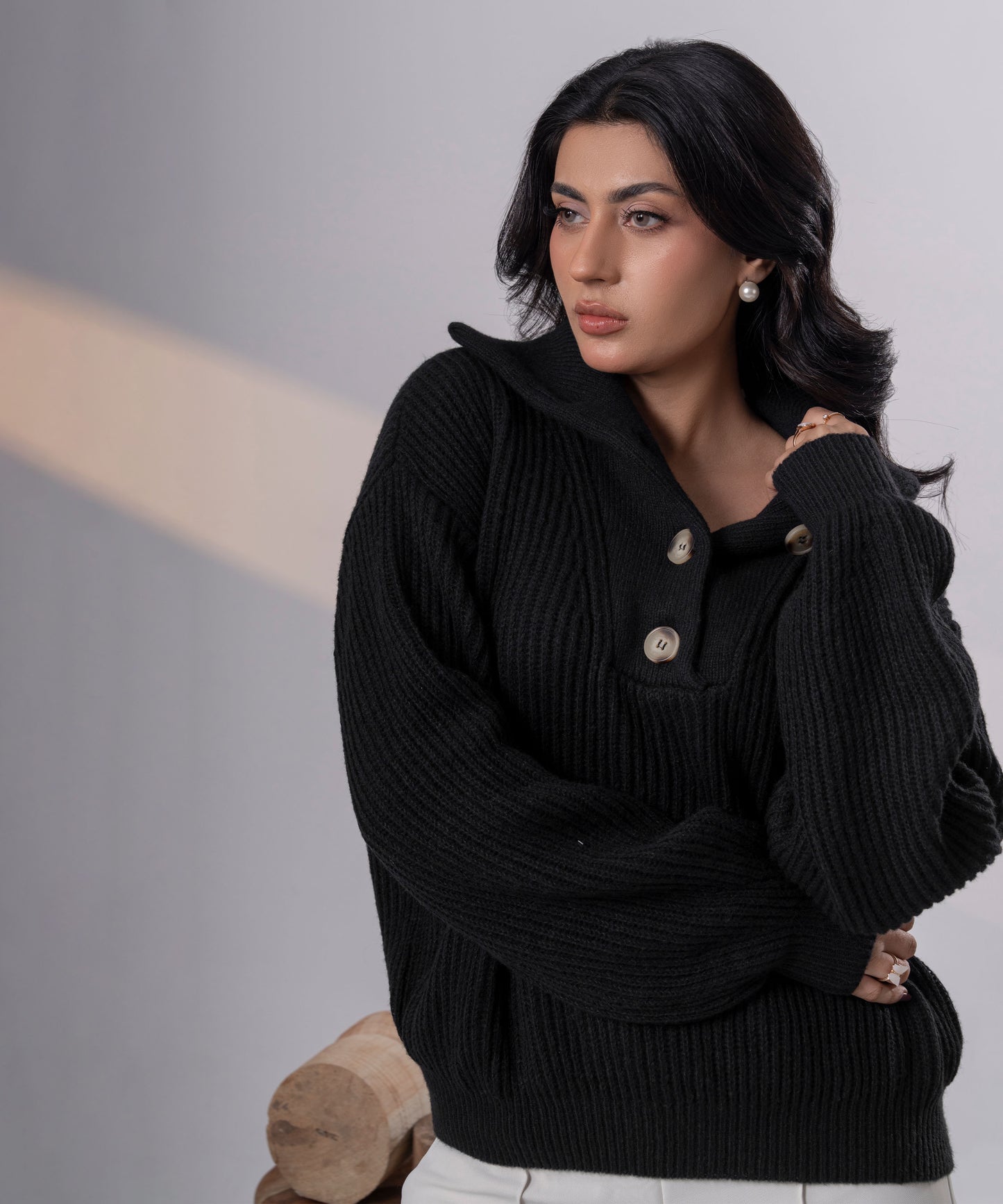 The Asymmetric Button-Neck Pullover (Noir)